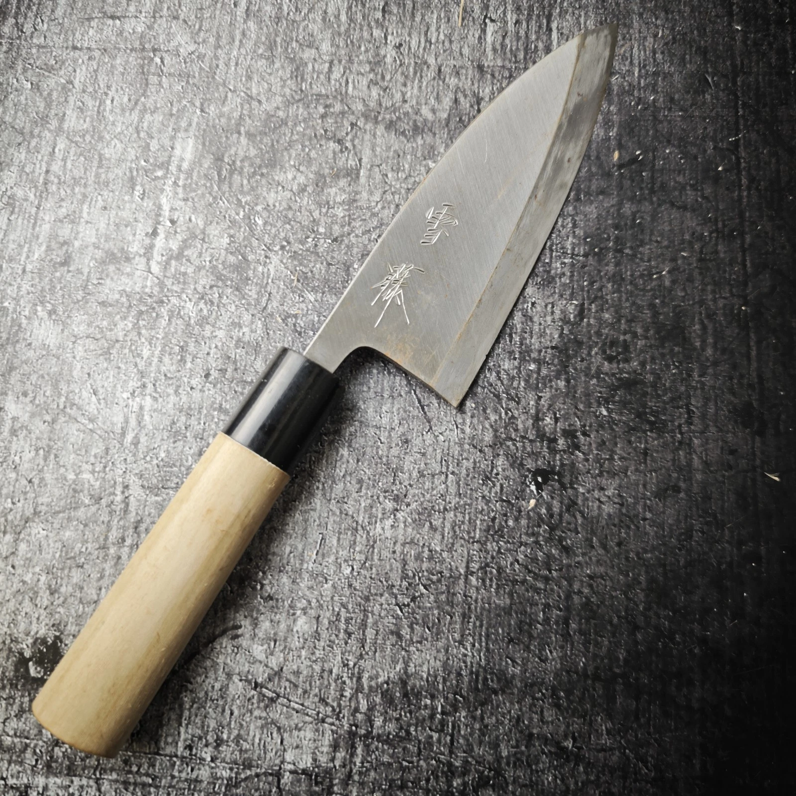 Deba Buffalo Ring Fish & Poultry Japanese Chef Knife Japanese Chef Knife 488
Opens in a new window o