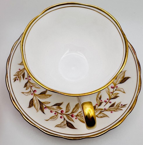 Royal Chelsea England Gold Leaf Garland Red Berry Cup & Saucer; Vintage Teacup - Picture 6 of 10