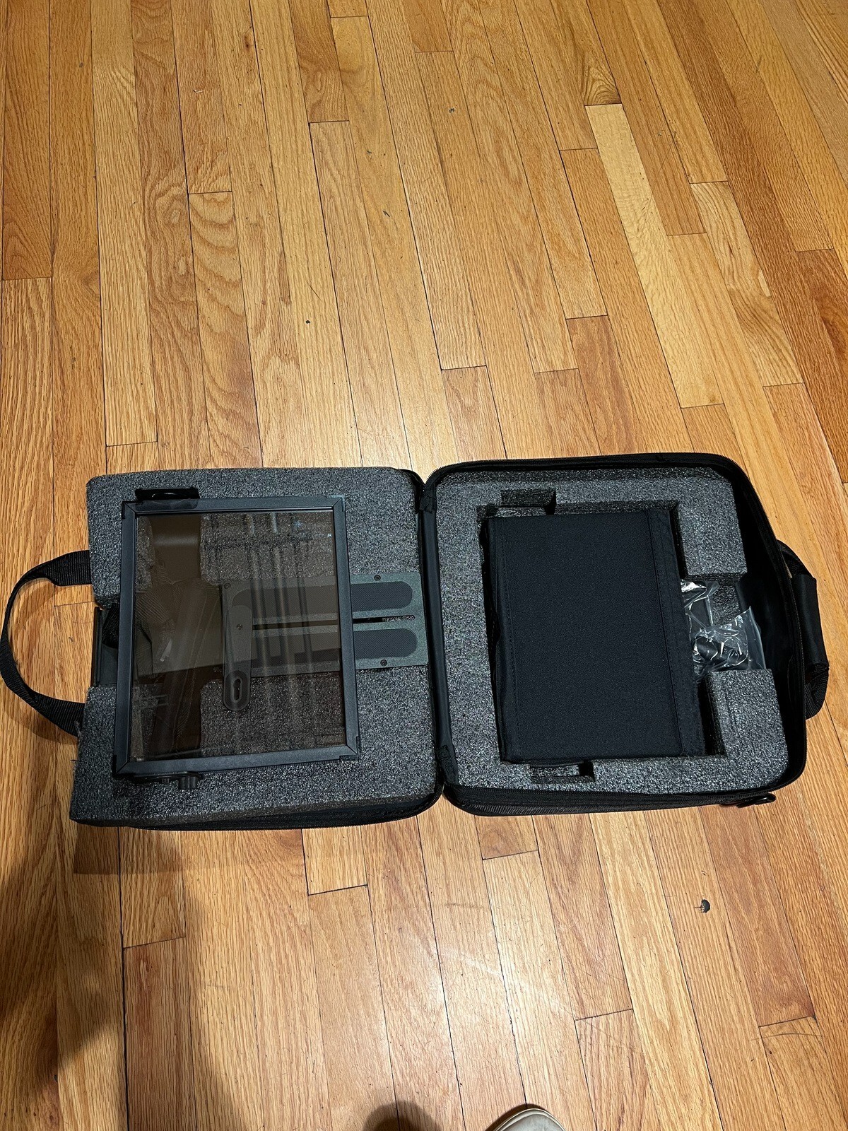 Glide Gear TMP 100 iPad Smartphone Teleprompter with case 696535967323