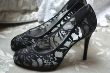 NWT Stuart Weitzman Black Lace 4" Heel Platform Pumps Size 8.5 made in Spain