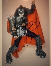 Gene Simmons - kiss - signed 8x10