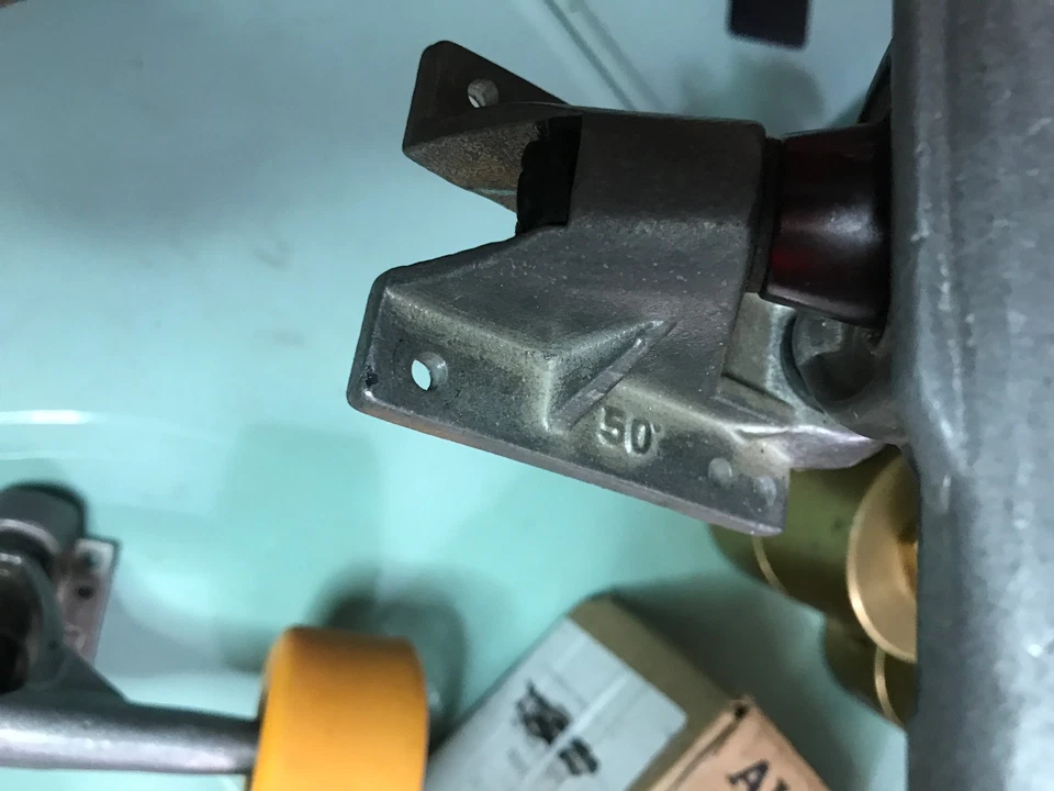 Par de caminhões de longboard Randal R II 50 graus 180mm e rodas retrô 72mm - Imagem 3 de 4