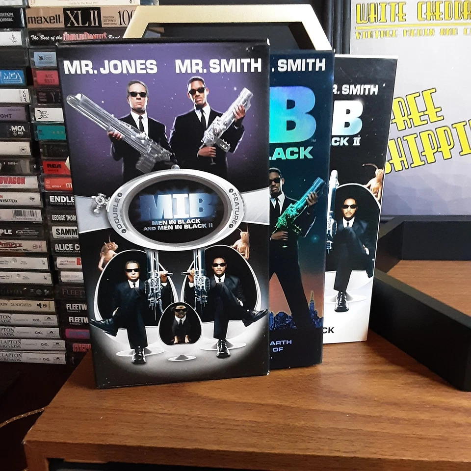 Men In Black - VHS Boxset - VGC - 2 TAPES - Free Shipping! Buy 2 Get 1 Free!!! Foto 2 de 4