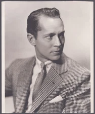 FRANCHOT TONE - AUTOGRAPHED INSCRIBED PHOTOGRAPH