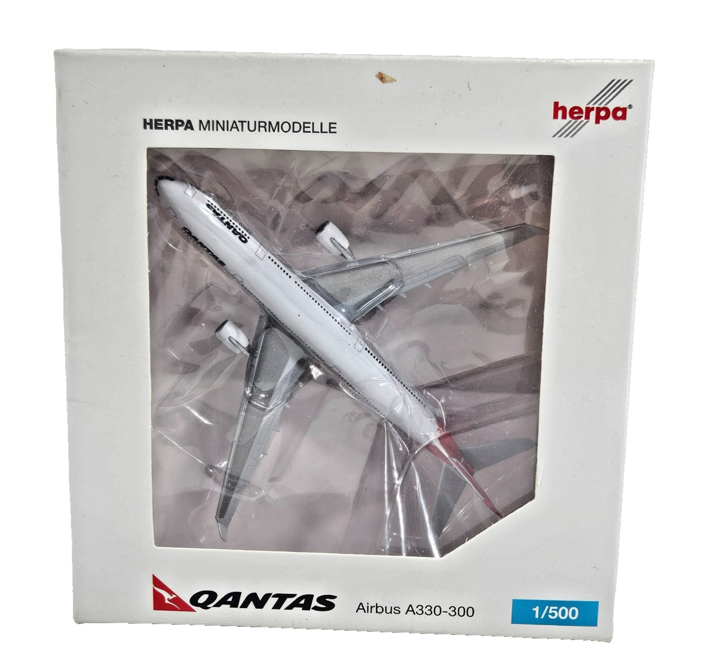 Qantas Airways Airbus A330-300 Herpa Wings Scale 1:500 Article Number 523530 Box