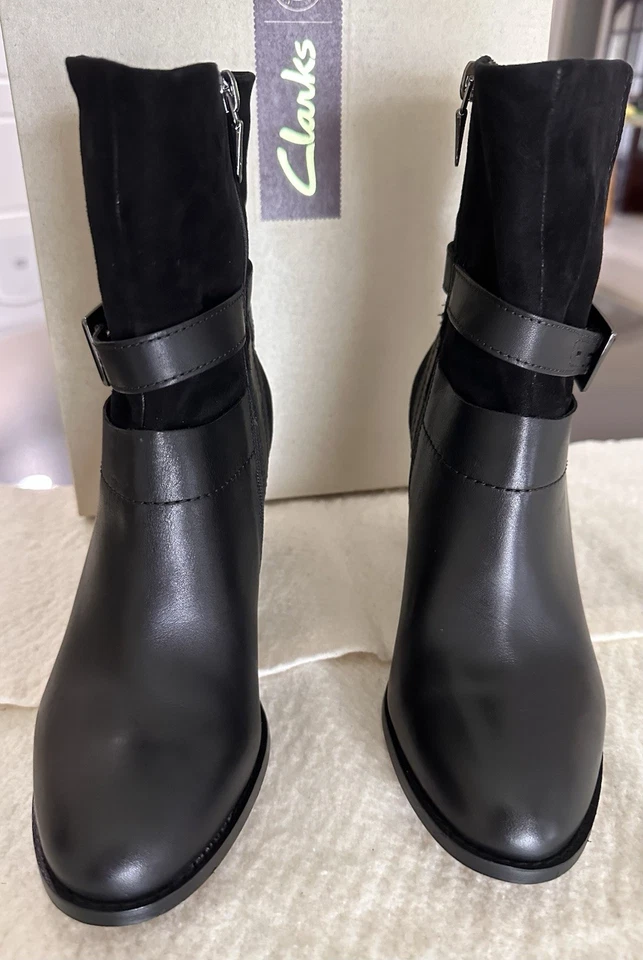 Clarks Women’s Kacia Garnet Heeled Booties Boots Black Comb Buckled Classic 7.5M - Image 3 of 4