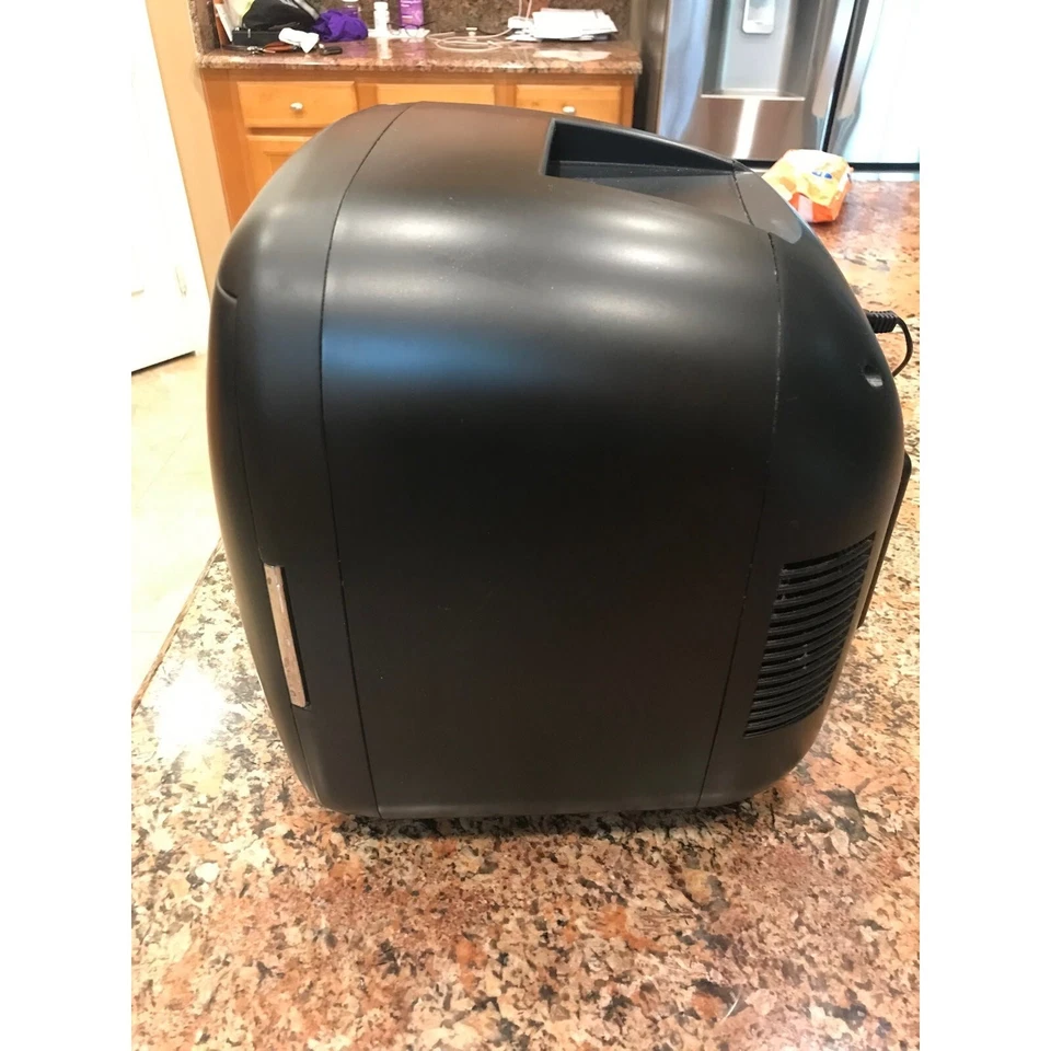 Igloo black mini fridge Preloved - Image 2 of 4