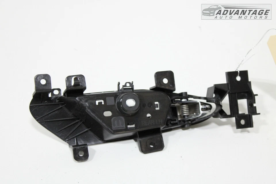 2023-2024 Dodge Hornet GT TRASERO IZQUIERDO INTERIOR PUERTA PANEL MANIJA OEM Foto 3 de 4