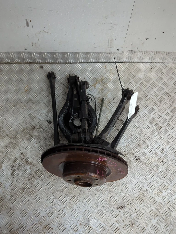 Buje Bmw F20 Serie 1 M Sport 2015-2019 1496 (lado conductor trasero) 7214789 M87 Foto 4 de 4