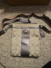 Coach Sutton Signature Cross-body Swing-pack Silver Gray