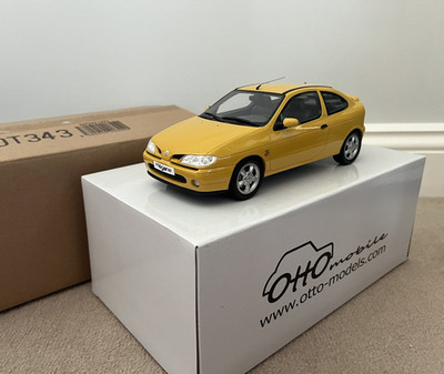 OttOmobile 1:18 Renault Megane Mk.1 Coupe 2.0 16V Jaune Tournesol 1999 (OT343)
