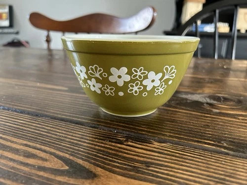 Pyrex Bowl  1 1/2 Quart Ovenware  Spring Blossom #401 Verde  Green Vintage