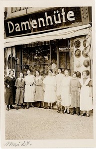 Laden Geschäft elegante Damenhüte Mode Frauen Damen Vintage 1924
