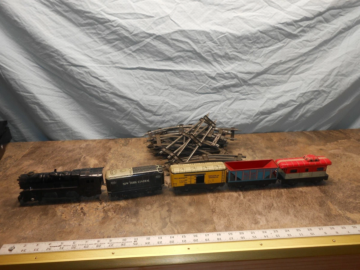 RARE 1930 S Vintage Marx O gauge wind up train set with KEY 4B1
