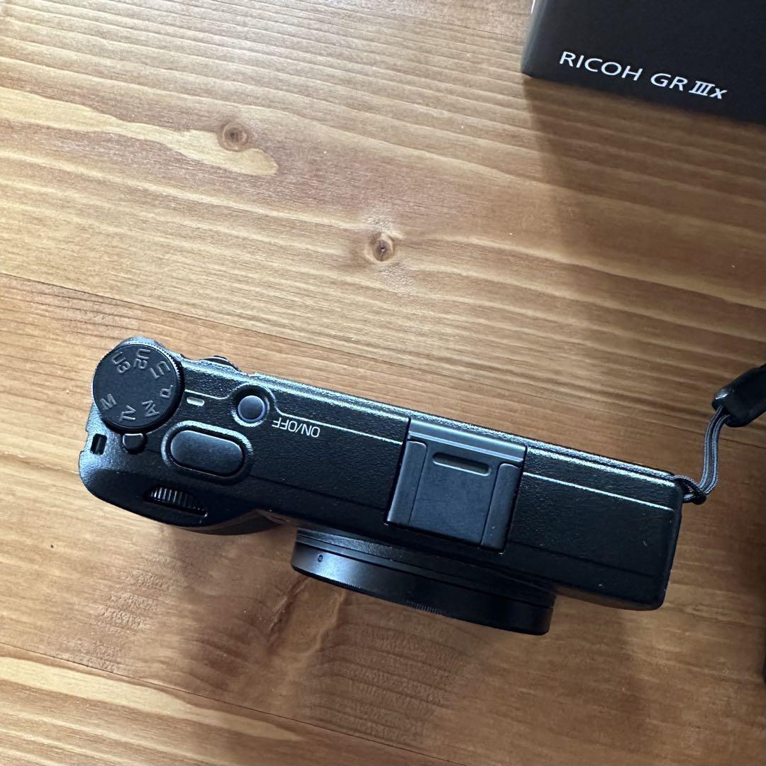Ricoh GR IIIx f/2.8 Compact Digital Camera Black Single Ricoh GR IIIx f/2.8 Compact Digital Camera Black Single