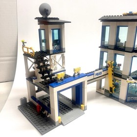 Police Station 60141 *NEAR COMPLETE* LEGO City