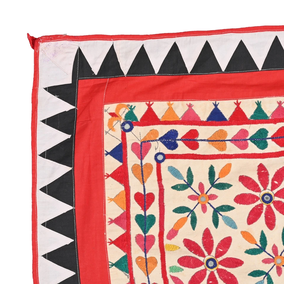 Vintage Indian Hand Embroidery Tapestry Floral Wall hanging Textile 2.8x2.8 ft - Image 4 of 4