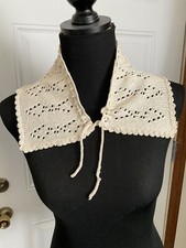 Ladies Hand Knit Collar Off White Scalloped Edge Draw String Needs Mending Used