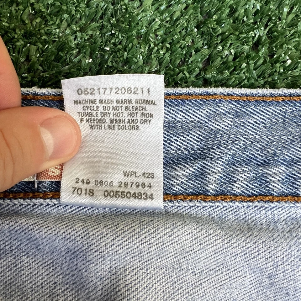 VTG Levi's 550 Jeans Mens 37x33" Blue Light Wash Red Tab Relaxed Tapered Leg Y2K - Image 3 of 4