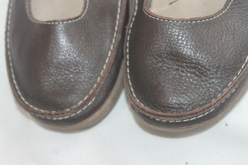 Dockers Free Ur Mind Size 6.5 Brown Leather Slip On Mary Jane Flats SHOES - Picture 2 of 4