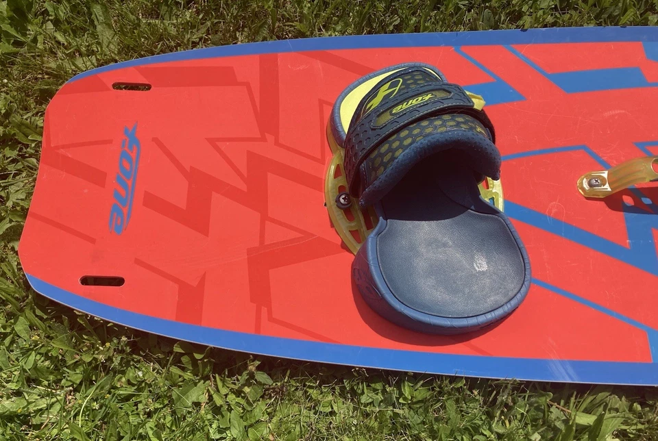 F-One Kiteausrüstung:  Board mit Kite 12 qm +  Bar - Bild 2 von 4