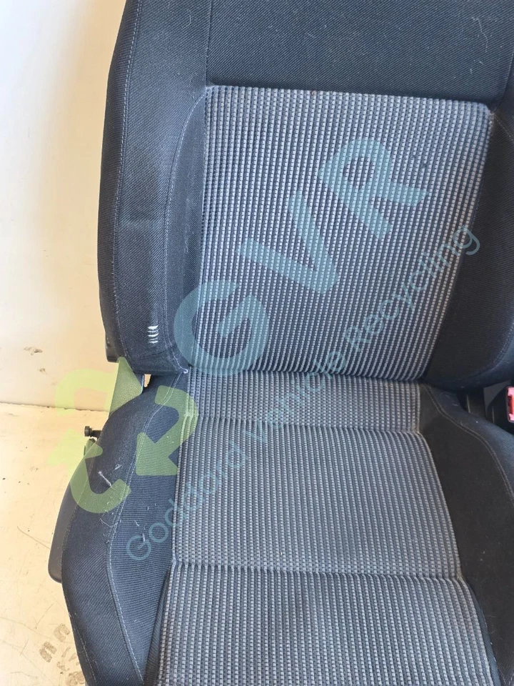 VOLKSWAGEN GOLF GTI MK4 (A4) (1J) 1997-2003 Seats Front & Rear GTI Seats - Image 3 of 4