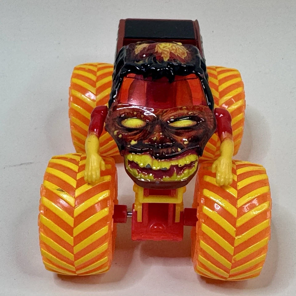 Camión fundido a presión Spin Master Monster Jam Zombie Fire 1:64 🔥 Serie Fire & Ice Foto 2 de 4