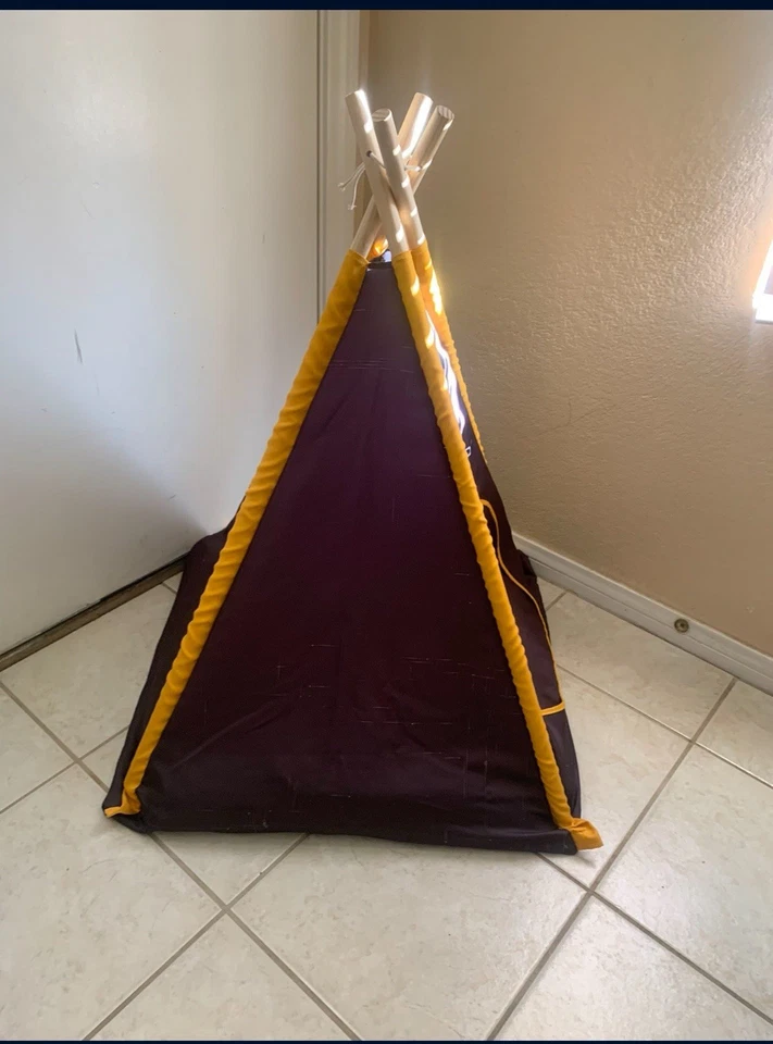 Trump Hotel Exclusive Dog Bed Tent.  Only Available For Guess With Pets 24x24x30 - Image 2 of 3