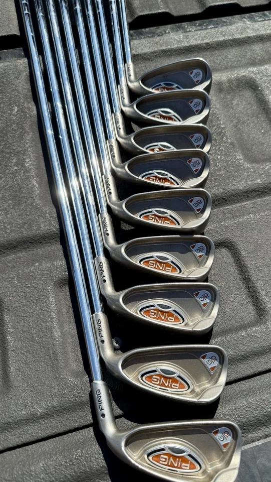 Juego de plancha Ping G10 punto negro 3-PW y SW RH rígida con empuñaduras Winn Dry-Tac Foto 2 de 4