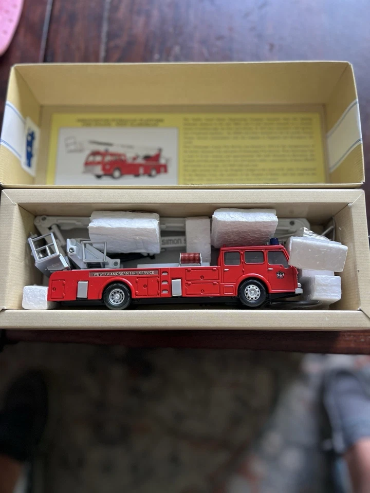 Corgi 97392 Simon/Dennis Hydraulic Platform W Glamorgan Fire Brigade Ltd Edition - Image 4 of 4