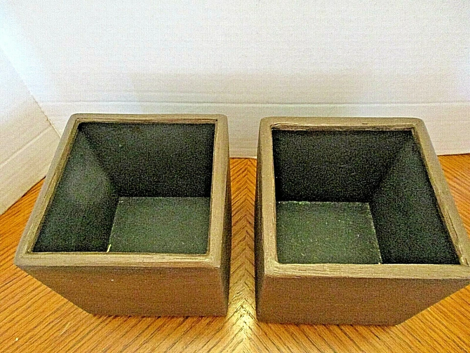 Pair of Brown Rattan Five Inch Cube Planters Foto 2 de 3