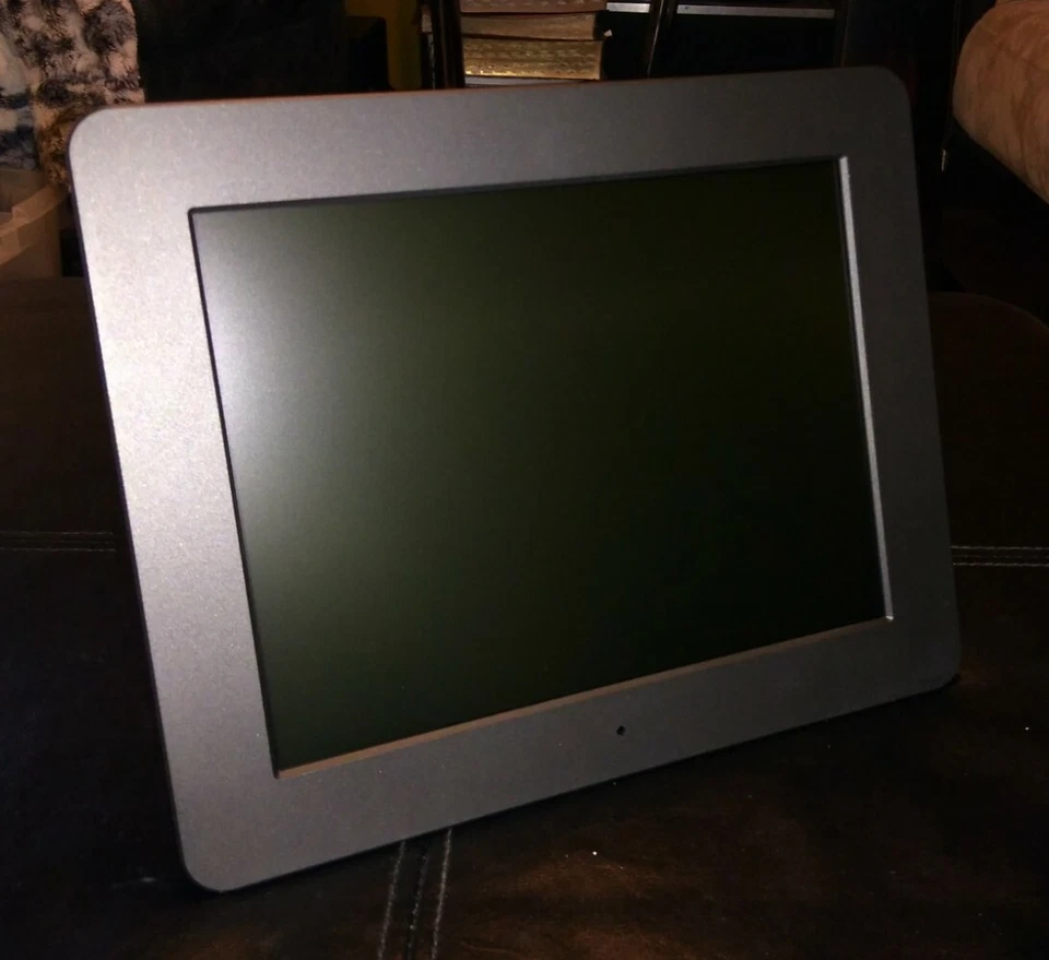 PANDIGITAL PAN1056W02T 1GB Internal Memory 10.4" Digital Photo Frame - Image 4 of 4