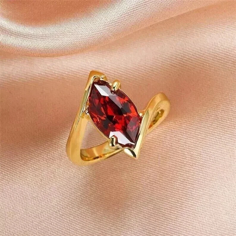 Обручальное кольцо с одним гранатом Marquise Lab 2 карата с покрытием из желтого золота 14 карат - Изображение 2 из 4