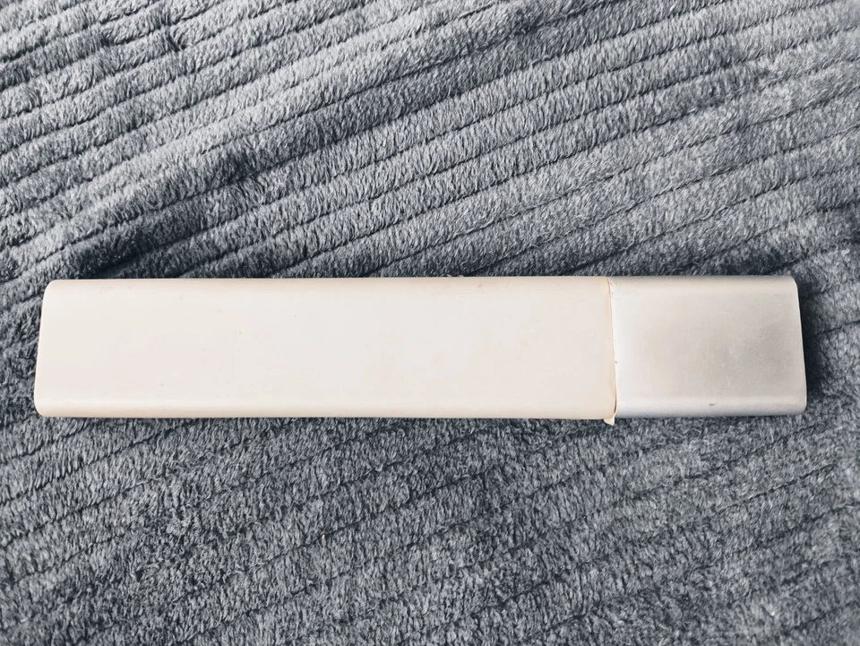 Télécommande d'origine Free pour décodeur Freebox Révolution V6 Free - Photo 2/2