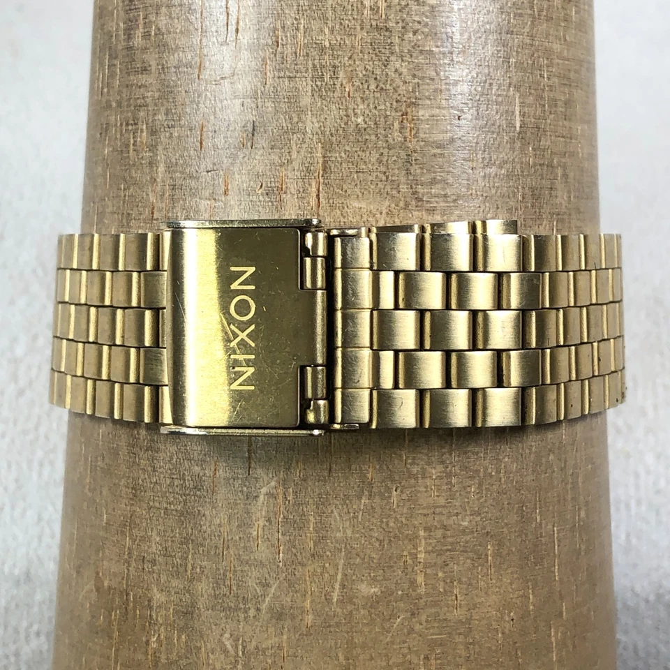 Reloj Nixon Time Teller Hombre Cuadrante Verde Tono Dorado Cuarzo Analógico 37mm 7 3/4" Foto 4 de 4