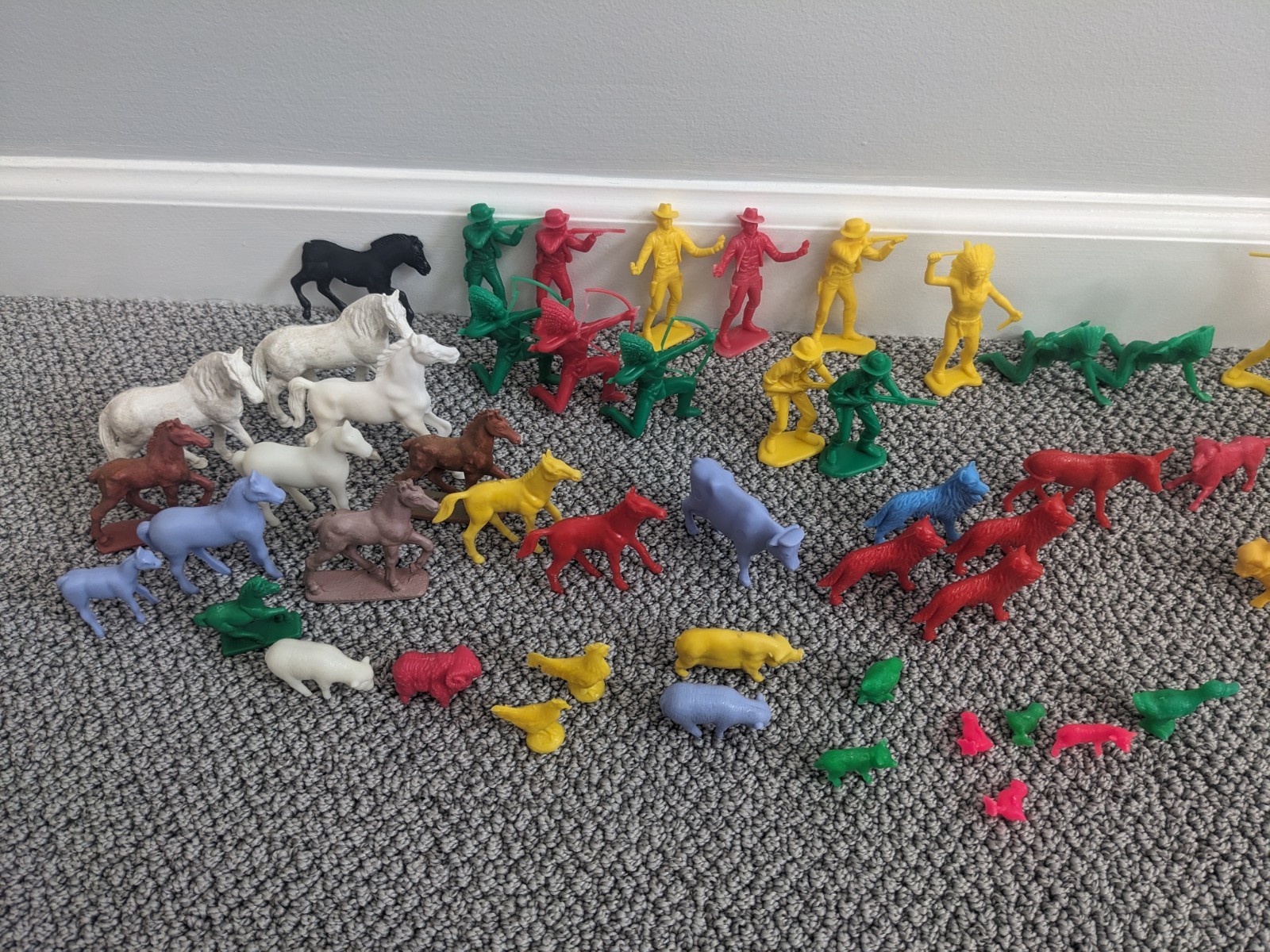 Tim Mee Cowboys & Indians Lot of 66 Vintage Western Plastic Figures 