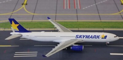 1:400 Phoenix SKYMARK AIRBUS A330-300 Passenger Airplane Diecast Aircraft Model
