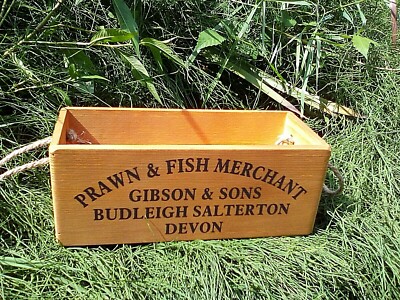 Garnelen & Fischhändler Devon Aufbewahrungsbox aus Holz mit Seilgriffen. Schönes Geschenk.