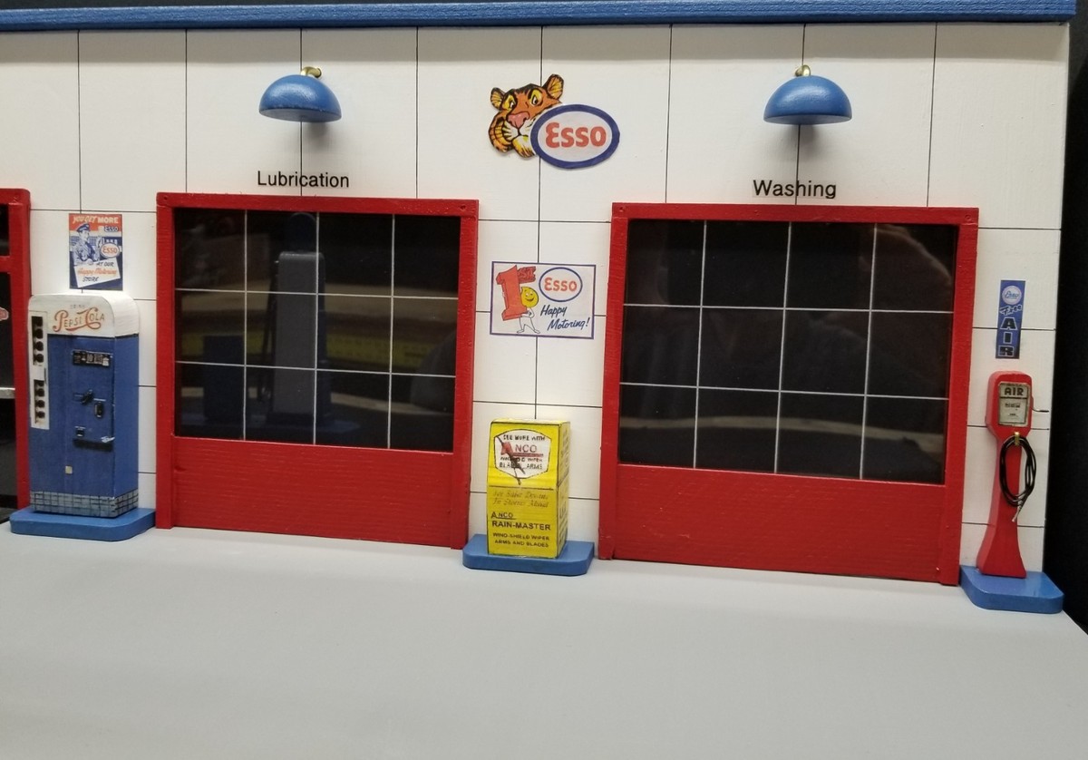 ESSO GAS STATION FRONT W/ 2 PUMP ISLAND DIORAMA DISPLAY HAND MADE