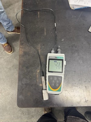 Oakton PH 150 Portable Waterproof pH/mV/Temperature Meter with Probe