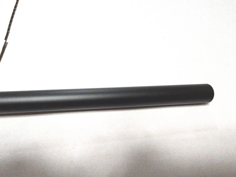 Toallero Delta 75930-BL Trinsic 30" negro mate montado en la pared Foto 3 de 4