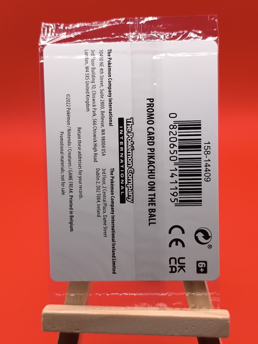 Pikachu On The Ball 001/005 Special Futsal Promo Pokemon Card New