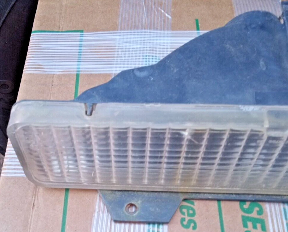 Luz de señal de giro marcador delantero Oldsmobile 98 Custom Cruiser 80-84 derecha LOC104DG Foto 2 de 4