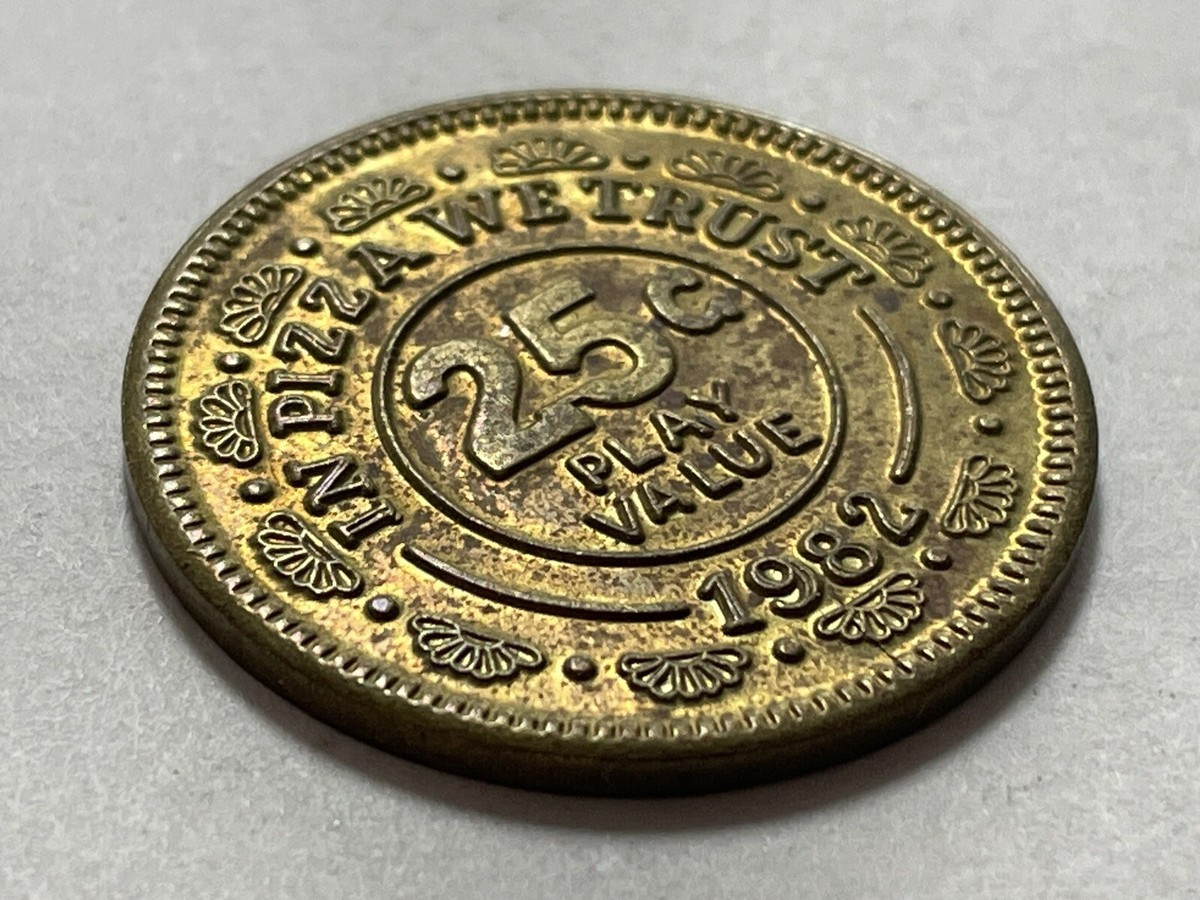 Scarce Vintage 1982 CHUCK E CHEESE Token PIZZA TIME THEATRE Coin