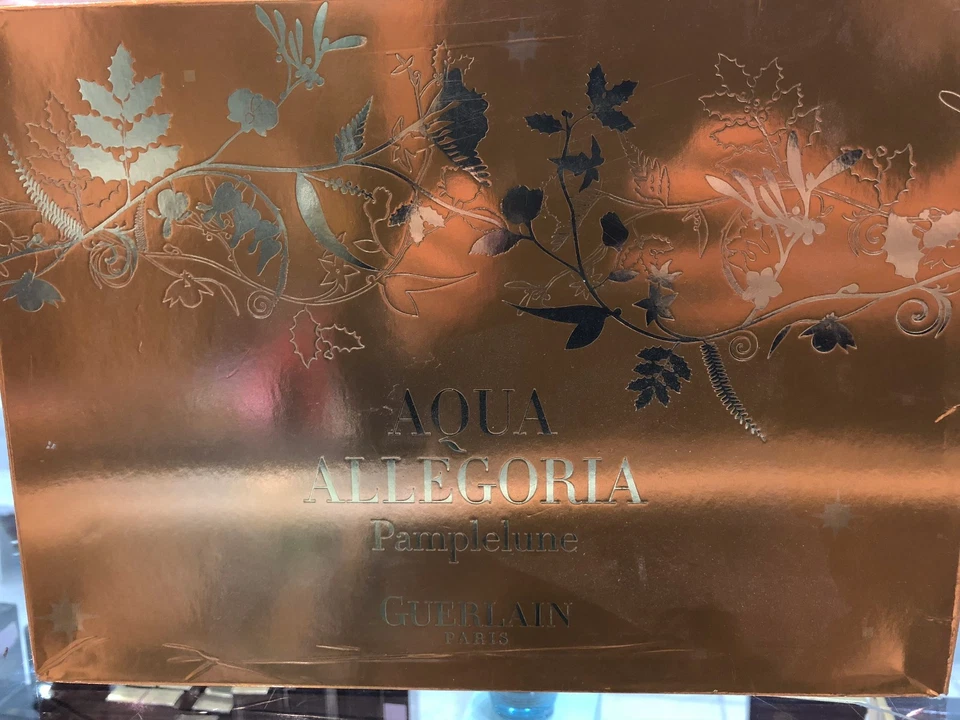 Juego de regalo de dos piezas Guerlain Aqua Allegoria Pamplelune  Foto 2 de 4