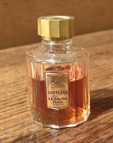 Rare Parfum Sortilège de Le Galion 7,5 ml. Boîte. Étiquette. Parfait état - Imagen 2 de 4