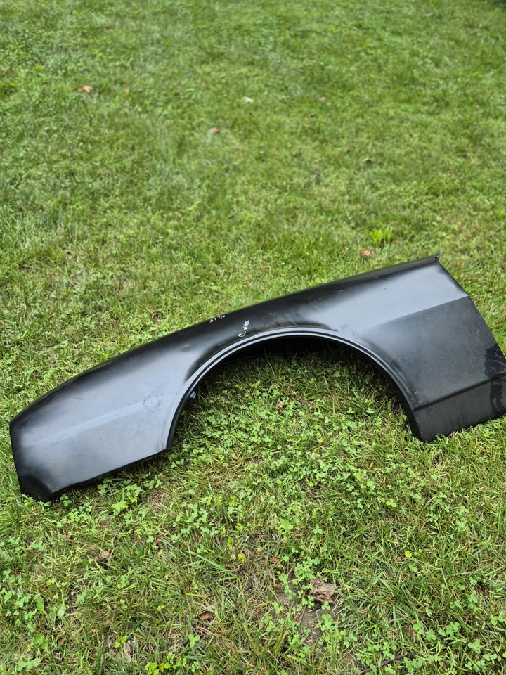 Camaro 1967; guardabarros delantero; estándar; con extensión; lado del pasajero derecho Foto 2 de 4