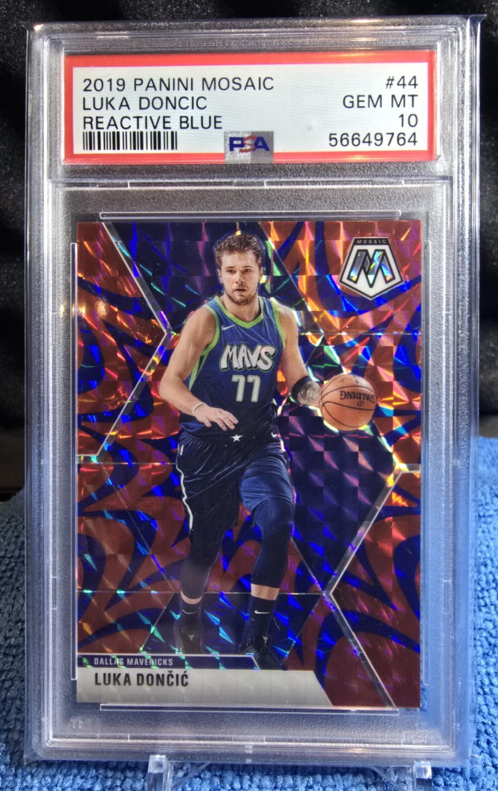 LUKA DONCIC 2019-20 Panini Mosaic Reactive Blue Prizm #44 PSA 10 Mavericks