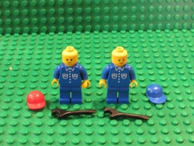 Lot 2 LEGO Minifigures Classic Town Blue Shirt with 6 buttons Red Cap RC44