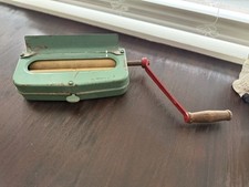Vintage Compact Manual Clothes Wringer Green Enamel Red Handle 1920-1949